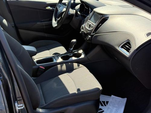 2017 Chevrolet Cruze — photo 26