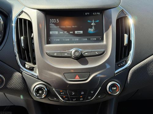 2017 Chevrolet Cruze — photo 28