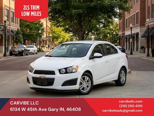 2012 Chevrolet Sonic — photo 2