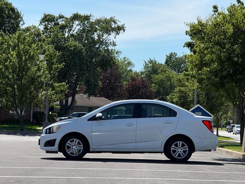 2012 Chevrolet Sonic — photo 3