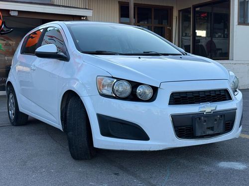 2016 Chevrolet Sonic LS — photo 5