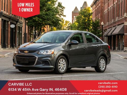 2017 Chevrolet Sonic — photo 2