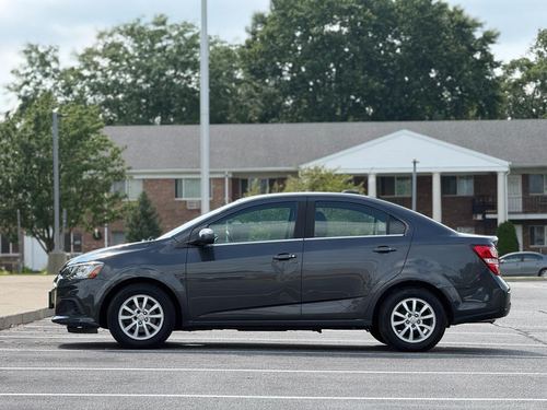2017 Chevrolet Sonic — photo 4