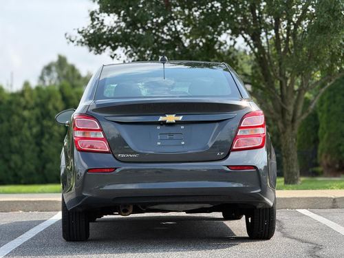 2017 Chevrolet Sonic — photo 7