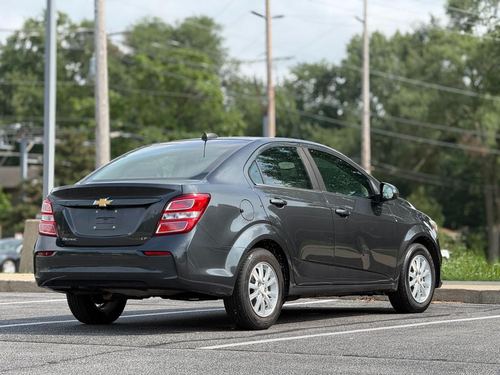 2017 Chevrolet Sonic — photo 8