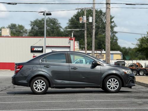 2017 Chevrolet Sonic — photo 10
