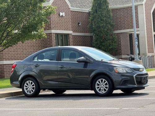 2017 Chevrolet Sonic — photo 11