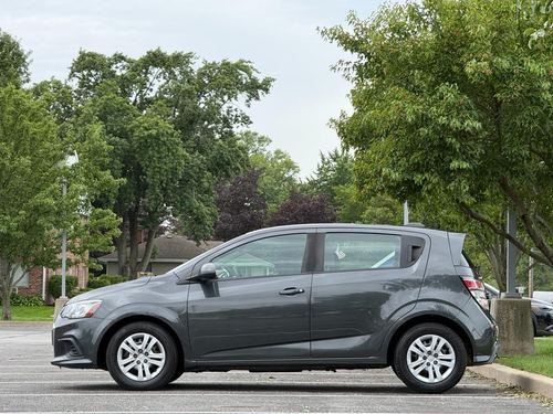 2020 Chevrolet Sonic — photo 2