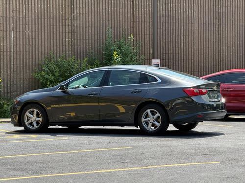 2017 Chevrolet Malibu — photo 8