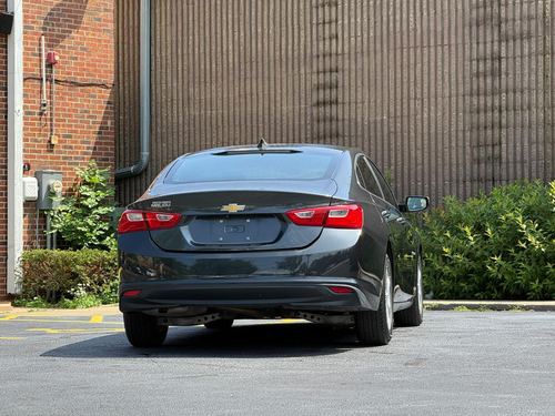 2017 Chevrolet Malibu — photo 9