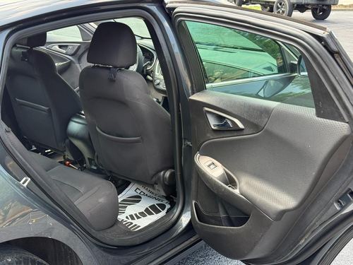 2017 Chevrolet Malibu — photo 28