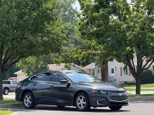 2018 Chevrolet Malibu — photo 1
