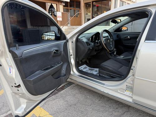 2011 Chevrolet Malibu 1LT — photo 17