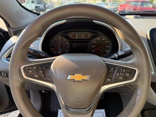 2017 Chevrolet Malibu — photo 32
