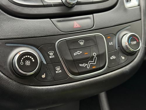 2016 Chevrolet Malibu — photo 21
