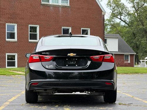 2017 Chevrolet Malibu — photo 10