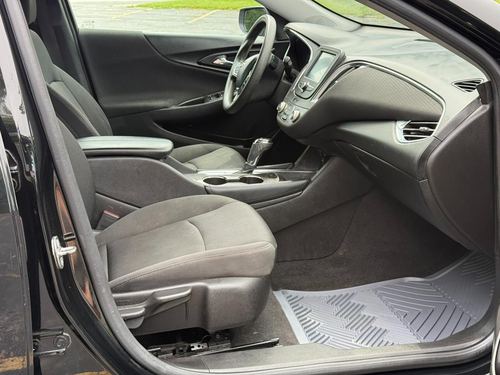 2017 Chevrolet Malibu — photo 16