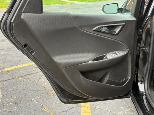 2017 Chevrolet Malibu — photo 27