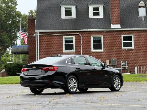 2017 Chevrolet Malibu — photo 30