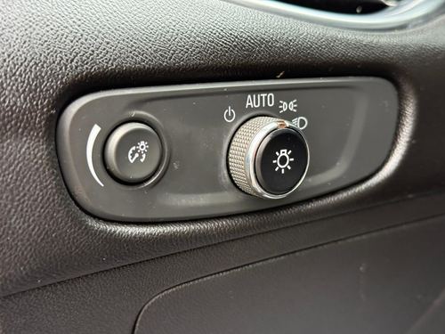 2017 Chevrolet Malibu — photo 35
