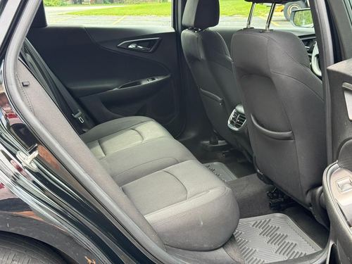 2017 Chevrolet Malibu — photo 36