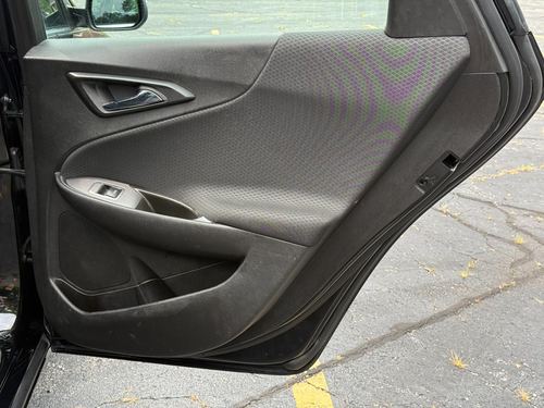 2017 Chevrolet Malibu — photo 39