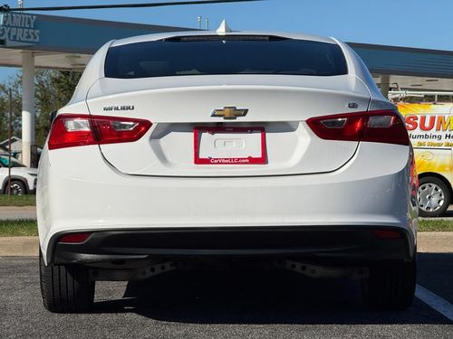 2017 Chevrolet Malibu 1LT — photo 10
