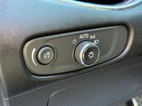 2017 Chevrolet Malibu 1LT — photo 31