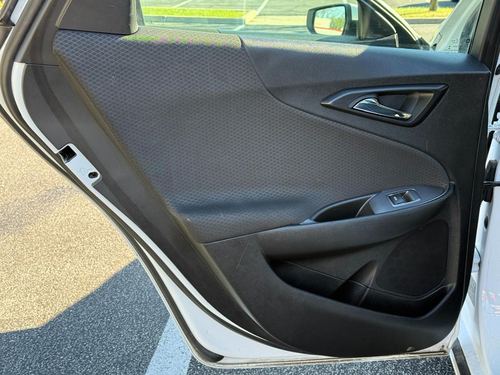 2017 Chevrolet Malibu 1LT — photo 29