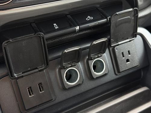 2018 Chevrolet Silverado — photo 31