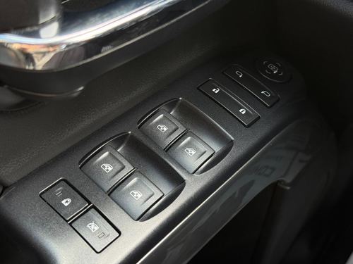 2018 Chevrolet Silverado — photo 40