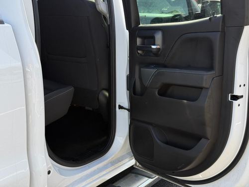 2018 Chevrolet Silverado — photo 38