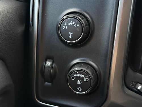 2018 Chevrolet Silverado — photo 32