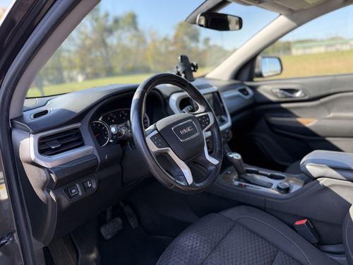 2017 GMC Acadia — photo 12