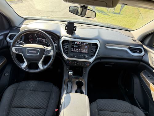2017 GMC Acadia — photo 13