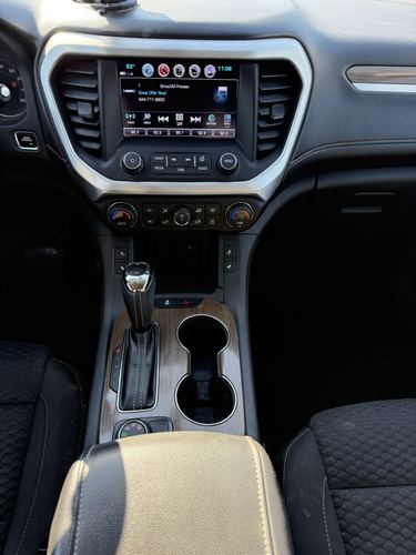 2017 GMC Acadia — photo 18