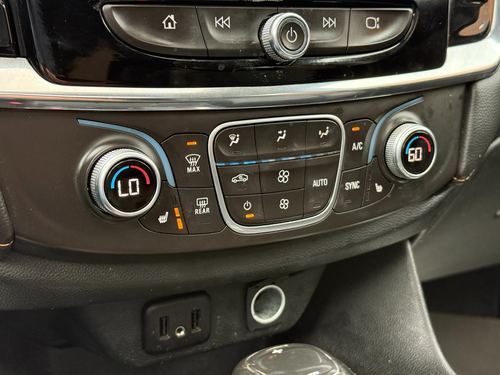 2018 Chevrolet Traverse LT — photo 23
