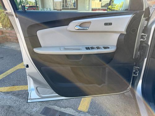 2011 Chevrolet Traverse LTZ — photo 14