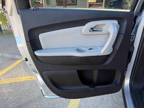 2011 Chevrolet Traverse LTZ — photo 17
