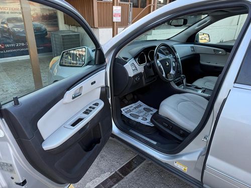 2011 Chevrolet Traverse LTZ — photo 20