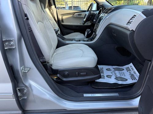 2011 Chevrolet Traverse LTZ — photo 22