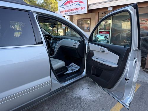 2011 Chevrolet Traverse LTZ — photo 30