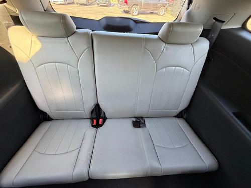 2011 Chevrolet Traverse LTZ — photo 34