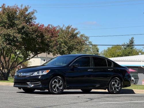 2017 Honda Accord LX — photo 2
