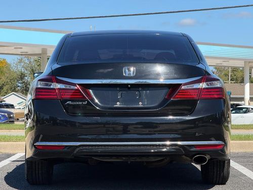 2017 Honda Accord LX — photo 11