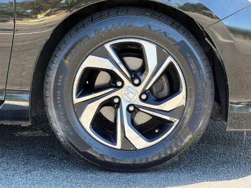 2017 Honda Accord LX — photo 15