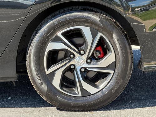 2017 Honda Accord LX — photo 16