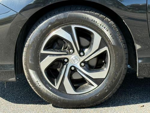 2017 Honda Accord LX — photo 17