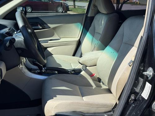 2017 Honda Accord LX — photo 23