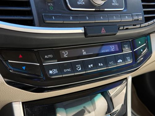 2017 Honda Accord LX — photo 25
